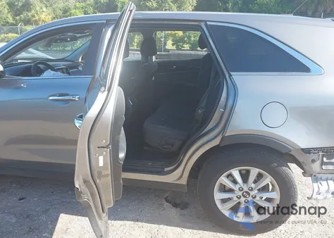 2019 Kia Sorento 2.4L L из США, поврежденный, VIN 5XYPG4A32KG551103